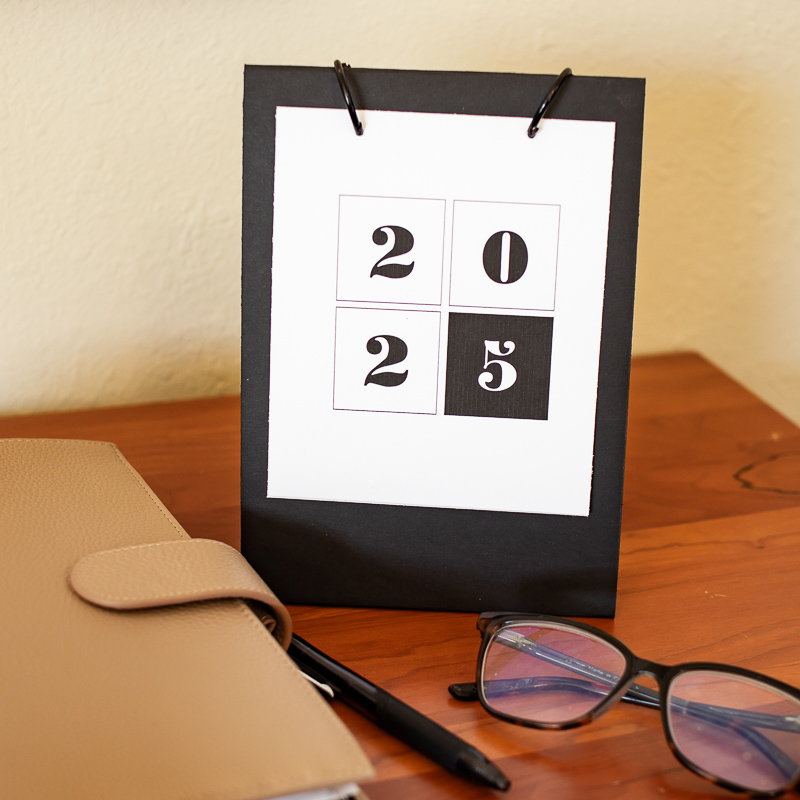 2025 Flip Calendar - Year (hybrid)